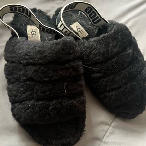 UGG Women’s Fluff Yeah Slippers! ♠️⚪️